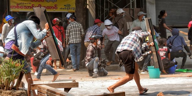 Dix-huit manifestants tues mercredi en birmanie, selon une ong[reuters.com]