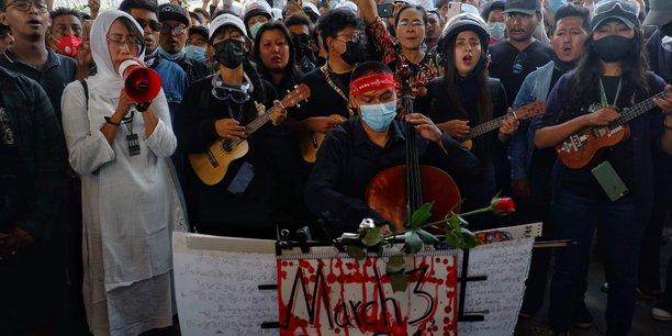 Birmanie: les manifestants a nouveau dans la rue malgre la repression sanglante[reuters.com]