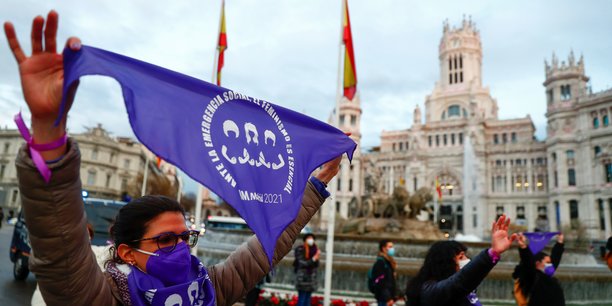 Des milliers de femmes manifestent en espagne pour reclamer l'egalite[reuters.com]