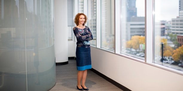 Charlotte Plombin, ingénieure, dans les locaux du groupe ConocoPhillips, au Canada.