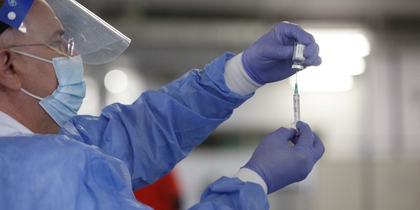 Coronavirus: casse-tete sur la 2e dose apres les restrictions pour le vaccin d'astrazeneca[reuters.com]