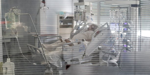 Un patient du CHU de Bordeaux en réanimation, contaminé par le Covid-19 au cours de la première vague, en avril 2020.