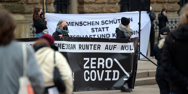Manifestants à Hambourg en faveur d'une stratégie Zéro Covid.