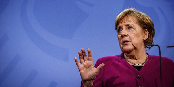 Une réunion, prévue lundi, a été annulée entre la chancelière allemande et les 16 dirigeants régionaux, au cours de laquelle devait être discuté une extension des mesures de restriction.