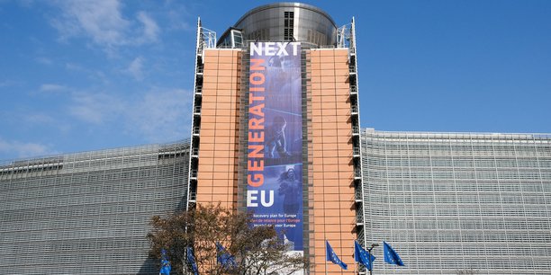 Pour « Next Generation EU », la Commission est habilitée à emprunter des fonds sur les marchés des capitaux au nom de l'Union à hauteur d'un montant maximal de 750 milliards d'euros aux prix de 2018, à partir de 2021 et au plus tard jusqu'à la fin de 2026.