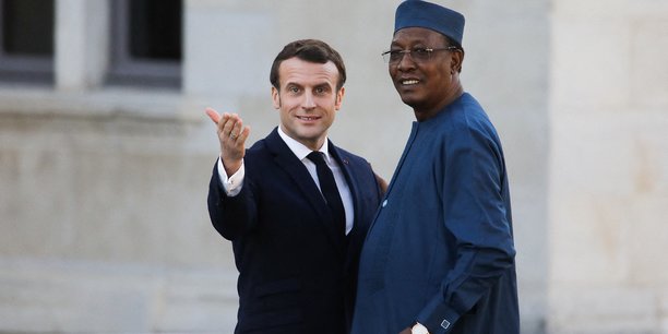 Le 13 janvier 2020, le président français Emmanuel Macron accueillait le président tchadien Idriss Deby dans la ville de Pau pour assister à un sommet sur la situation dans la région du Sahel.
