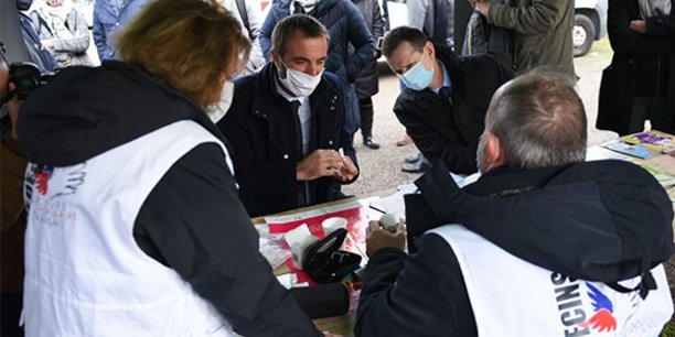 En décembre 2020, Michaël Delafosse, maire et président de la Métropole de Montpellier, et Jacques Witkowski, préfet de l'Hérault, rendaient visite aux associations en charge du marché de la solidarité, un espace dédié essentiellement à l'aide alimentaire.