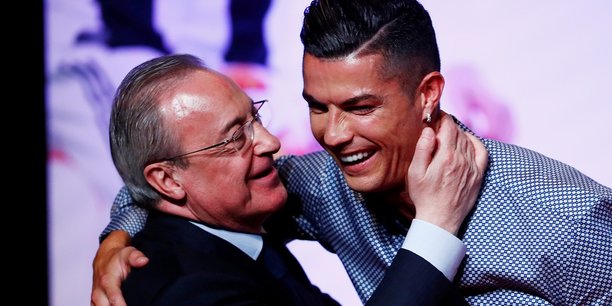 Florentino Pérez, le président du Real Madrid et ardent défenseur de la Super League, ici avec Cristiano Ronaldo, ancienne star du club.