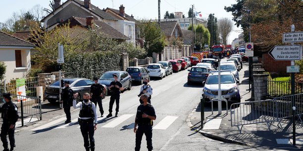 France: une fonctionnaire de police tuee lors d'une attaque au couteau a rambouillet[reuters.com]