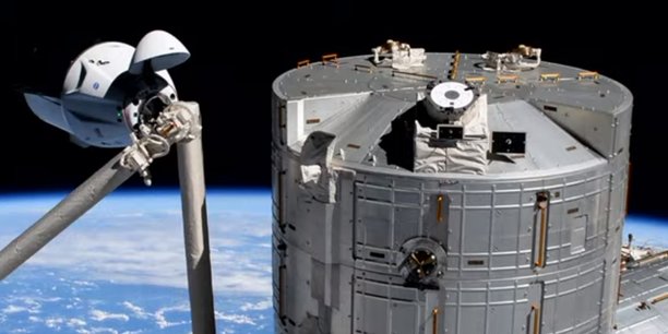 La capsule, ici pendant la phase d'approche de l'ISS.