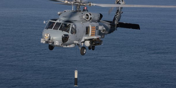 La livraison des 42 premiers sonars trempés ALFS (Airborne Low Frequency Sonar) de Thales à bord des hélicoptères MH-60R interviendra dans les cinq prochaines années. Les 13 systèmes optionnels restants seront livrés au cours de la sixième année.