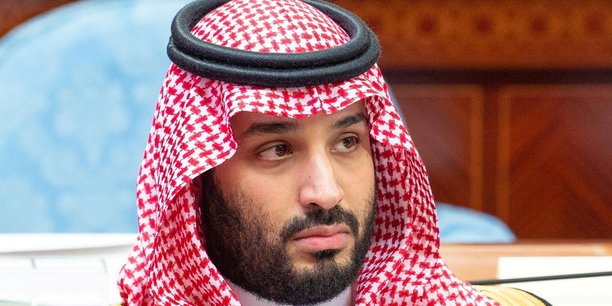 Sous la houlette du prince héritier Mohammed ben Salman (MBS), la compagnie pétrolière a transféré en février dernier quelque 4% de ses actions au fonds souverain saoudien, le PIF, chargé de la décarbonation de l'économie. Photo d'illustration: le prince héritier d'Arabie saoudite Mohammed ben Salman, février 2022, lors de la 2e édition du Grand Prix d'Arabie saoudite se déroulant sur le Jeddah Corniche Circuit.