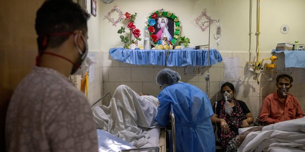 En Inde, les hôpitaux sont submergés. Le pays a enregistré 370.000 nouvelles contaminations en 24 heures ainsi que 3.400 décès supplémentaires.