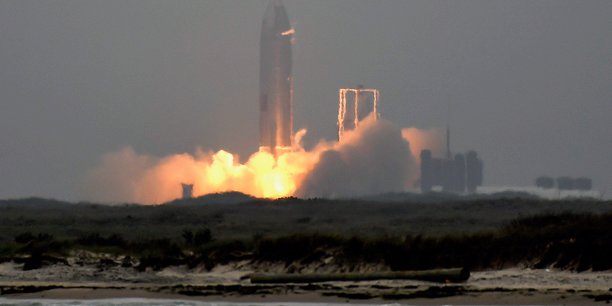 Le prototype starship de spacex reussit son atterrissage[reuters.com]