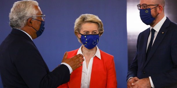 Le premier ministre portugais, Antonio Costa, la présidente de la Commission européenne,Ursula von der Leyen, et le président du Conseil européen, Charles Michel, lors du sommet de Porto.