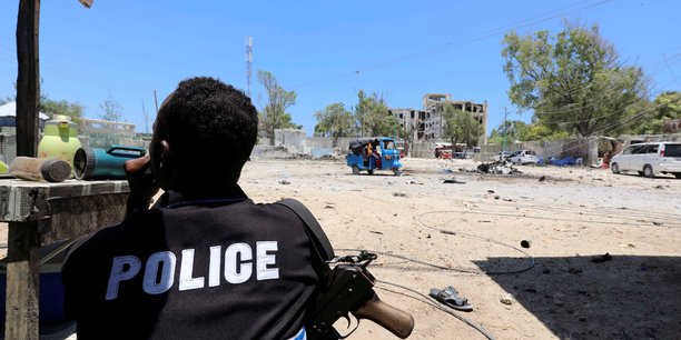 Somalie: six policiers tues dans un attentat suicide a mogadiscio[reuters.com]
