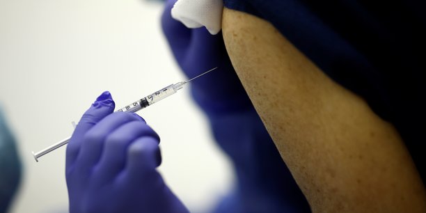 Coronavirus: la france vise 3,5 millions de vaccinations de plus cette semaine[reuters.com]