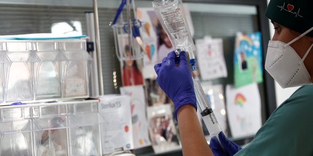 Coronavirus: nouvelle baisse des hospitalisations en soins critiques en france[reuters.com]