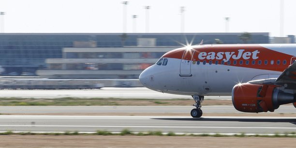 La perte d'Easyjet avant impôts pour le trimestre a diminué de 8% sur un an à 318,3 millions de livres. La compagnie espère vite retrouver une capacité de transport proche du niveau d'avant-crise.