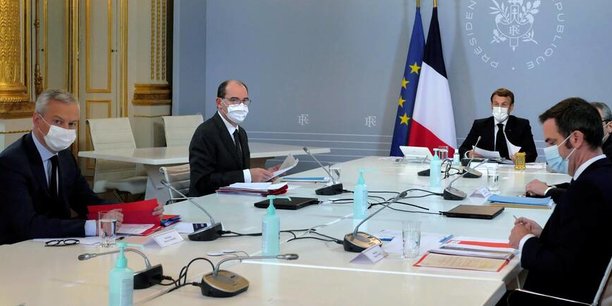 Un Conseil de défense sanitaire à l'Elysée, autour d'Emmanuel Macron.