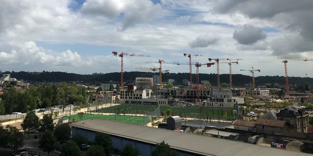Les grues de chantier se multiplient sur la rive droite de la Garonne dans le périmètre de Bordeaux Euratlantique.