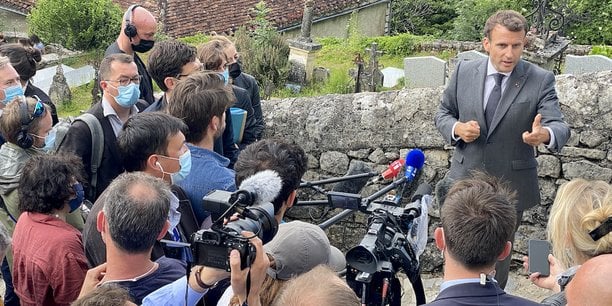 Emmanuel Macron à Saint-Cirq-Lapopie.