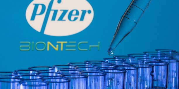 BioNTech-Pfizer - qui se partagent à 50-50 les dépenses et les bénéfices liés au vaccin - comptent vendre 2,1 milliards de doses à travers le monde.