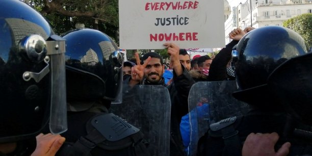 Tunisie: les manifestations contre les violence policieres continuent[reuters.com]