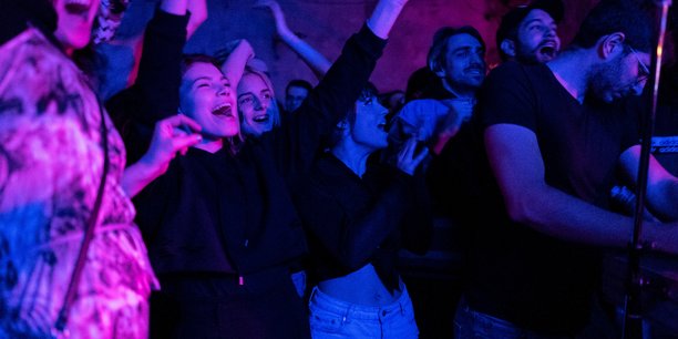 France: les discotheques pourront rouvrir a partir du 9 juillet avec un pass sanitaire[reuters.com]