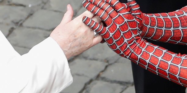 A rome, spiderman s'invite a l'audience papale[reuters.com]