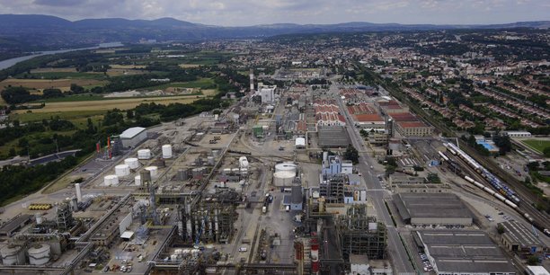 C'est une enveloppe de près de 100 millions d'euros que le chimiste Seqens devra débourser pour construire sa nouvelle unité de production de paracétamol en Nord-Isère. La plateforme de Roussillon (re)deviendra ainsi le dernier lieu de fabrication de ce principe actif en Europe.