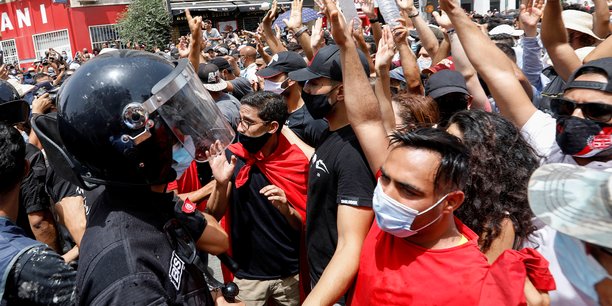 Tunisie: des manifestations ciblent le parti ennahda[reuters.com]