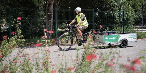 En vélo-cargo ou en fourgonnette, les opérateurs des Alchimistes Occitera sillonnent les routes toulousaines depuis 2018.