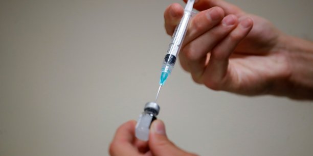 France: plus de la moitie de la population a recu deux doses de vaccin anti-covid[reuters.com]