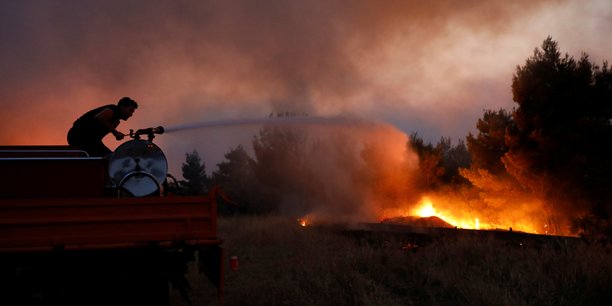 La peripherie d'athenes en alerte face a des incendies ravageurs[reuters.com]