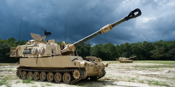 Le Paladin M109A6 est un système d'artillerie avec obusier automoteur développé par la division des systèmes au sol de United Defense LP (désormais BAE Systems Land and Armaments) et fabriqué au centre d'exploitation de production Paladin à Chambersburg, en Pennsylvanie (Etats-Unis). Plus d'une trentaine de pays ont acheté ce matériel déployé pour la première fois en 1994. Il est opérationnel dans l'armée américaine et l'armée israélienne et a notamment été sélectionné par le Koweït et Taiwan.