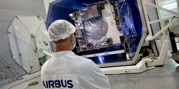 Airbus finalise à Toulouse l'assemblage final de la sonde Juice qui s'élancera vers Jupiter.