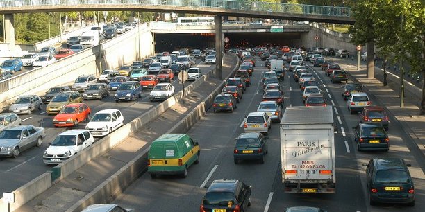 Le périphérique, l'un des principaux axes urbains d'Europe, est emprunté chaque jour par 1,2 million de véhicules, franciliens en majorité, et circulant à 80% avec, pour seul occupant, leur conducteur.