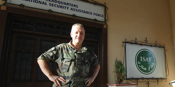Olivier de Bavinchove (à Kaboul en 2012) a été chef d'état-major des forces internationales et commandant des forces françaises en Afghanistan entre 2011 et 2013.