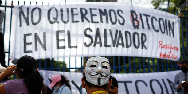 Nous ne voulons pas du Bitcoin au Salvador, scandent les opposants à la Loi Bitcoin, le 1er septembre, à San Salvador, capitale du Salvador, en Amérique Centrale.