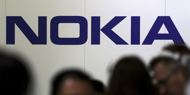 Dans un mail consulté par le site Politico, Nokia a expliqué « n’avoir d’autre choix que de suspendre toutes (ses) activités techniques » avec l’alliance O-RAN.