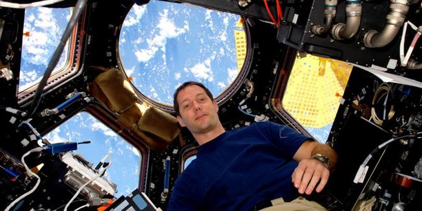 Thomas Pesquet dans la coupole de ISS (La Cupola)