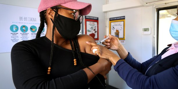 Moins de 3,5% d'africains vaccines contre le covid-19, selon cdc en afrique[reuters.com]