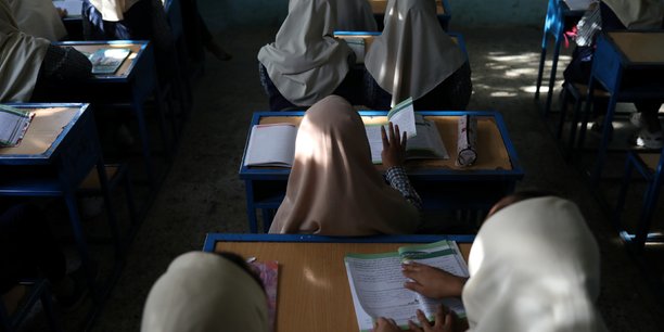 Les taliban assurent que les filles reprendront les cours des que possible[reuters.com]