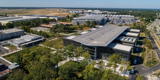 Le nouveau bâtiment de Dassault Aviation à Mérignac offre 1.650 postes de travail, 24 espaces collaboratifs modulaires et 9 plateaux projets.