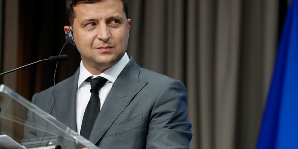 Ukraine: un conseiller du president vise par des coups de feu, son chauffeur blesse[reuters.com]