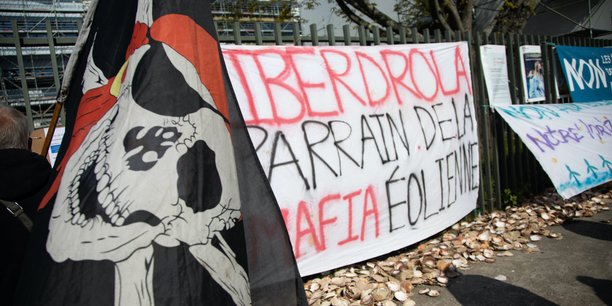 Manifestation de pêcheurs contre le projet d'éoliennes off shore confiée à une filiale d'Iberdrola.