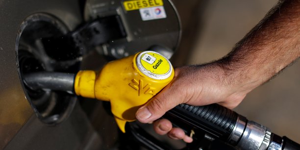Le gouvernement privilegie l'option d'un cheque carburants[reuters.com]