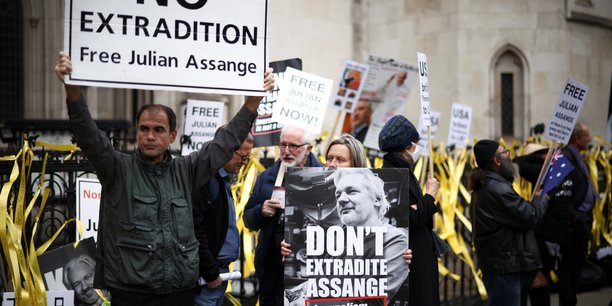 Les etats-unis defendent leur demande d'extradition d'assange[reuters.com]