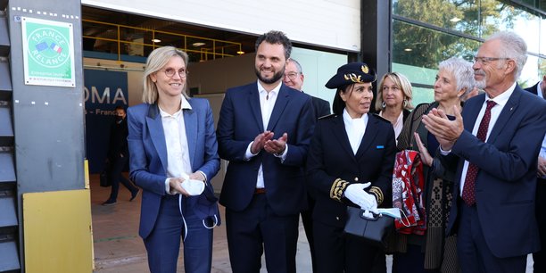 Anthony Bugeat, le directeur général d'Axioma, aux côtés d'Agnès Pannier-Runacher, la ministre déléguée chargée de l'Industrie, ce jeudi 28 octobre à l'inauguration de la nouvelle usine.